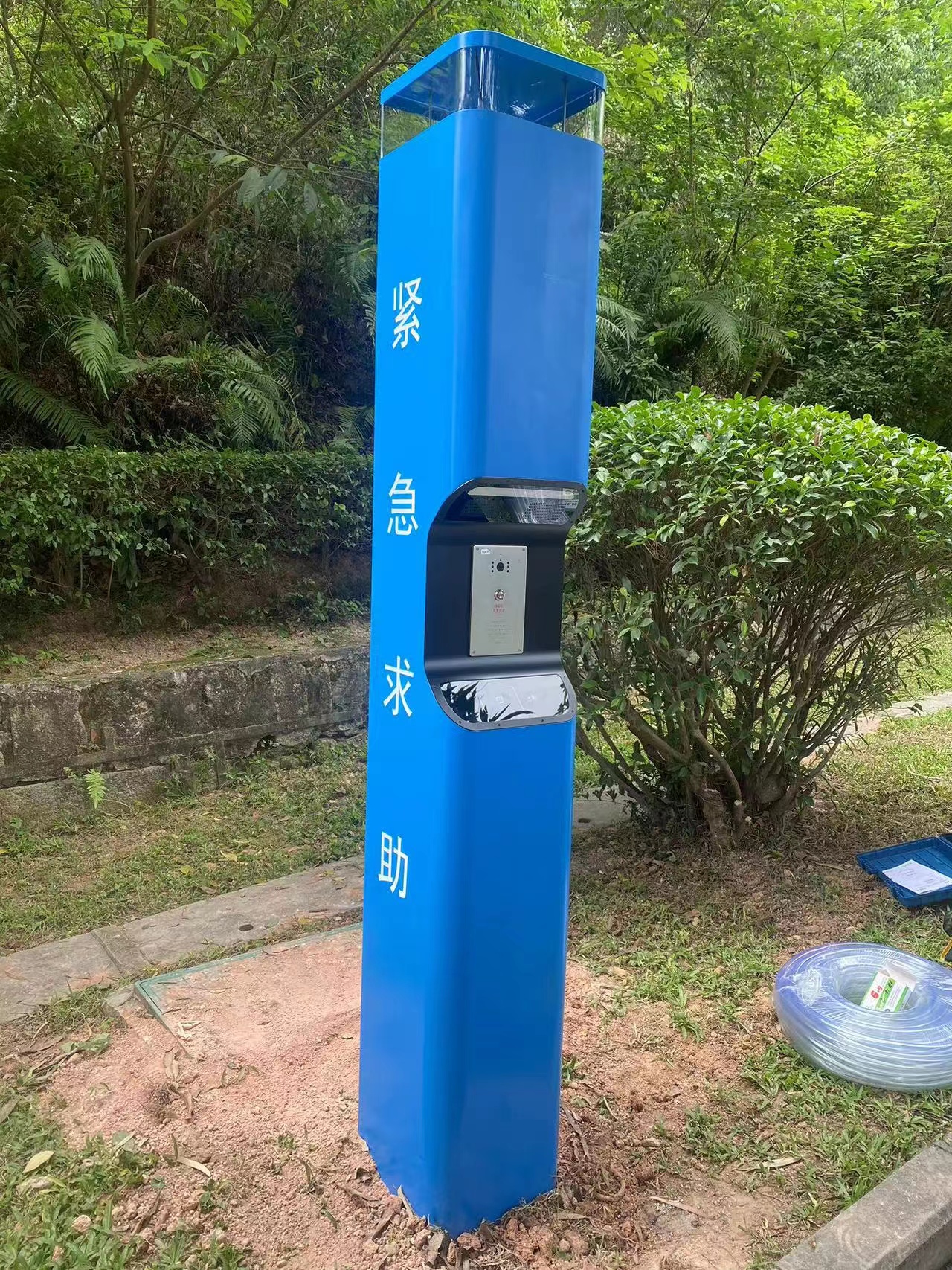 學(xué)校公園景區(qū)IP可視對講一鍵報警柱報警樁 學(xué)校公園景區(qū)IP可視對講一鍵報警柱報警樁